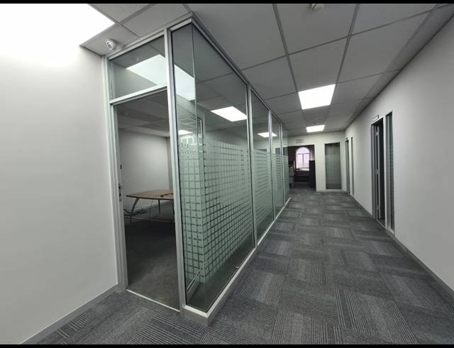 1,700M² OFFICE TO LET IN CRAIGHALL